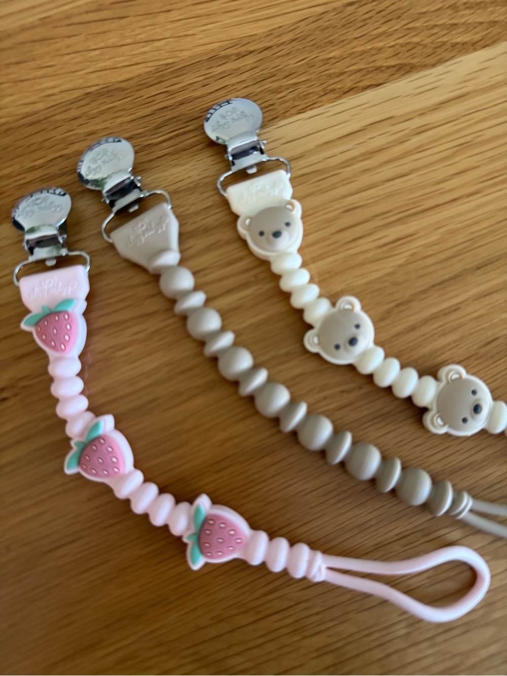 Itzy Ritzy Pacifier clips - Picture 2 of 2